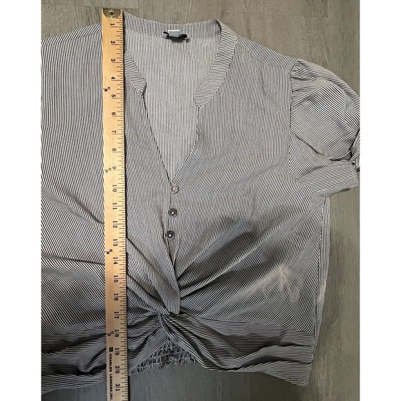 Current Air Top Womens Medium Short Sleeve Bow Tie Front in Striped - Picture 7 of 8